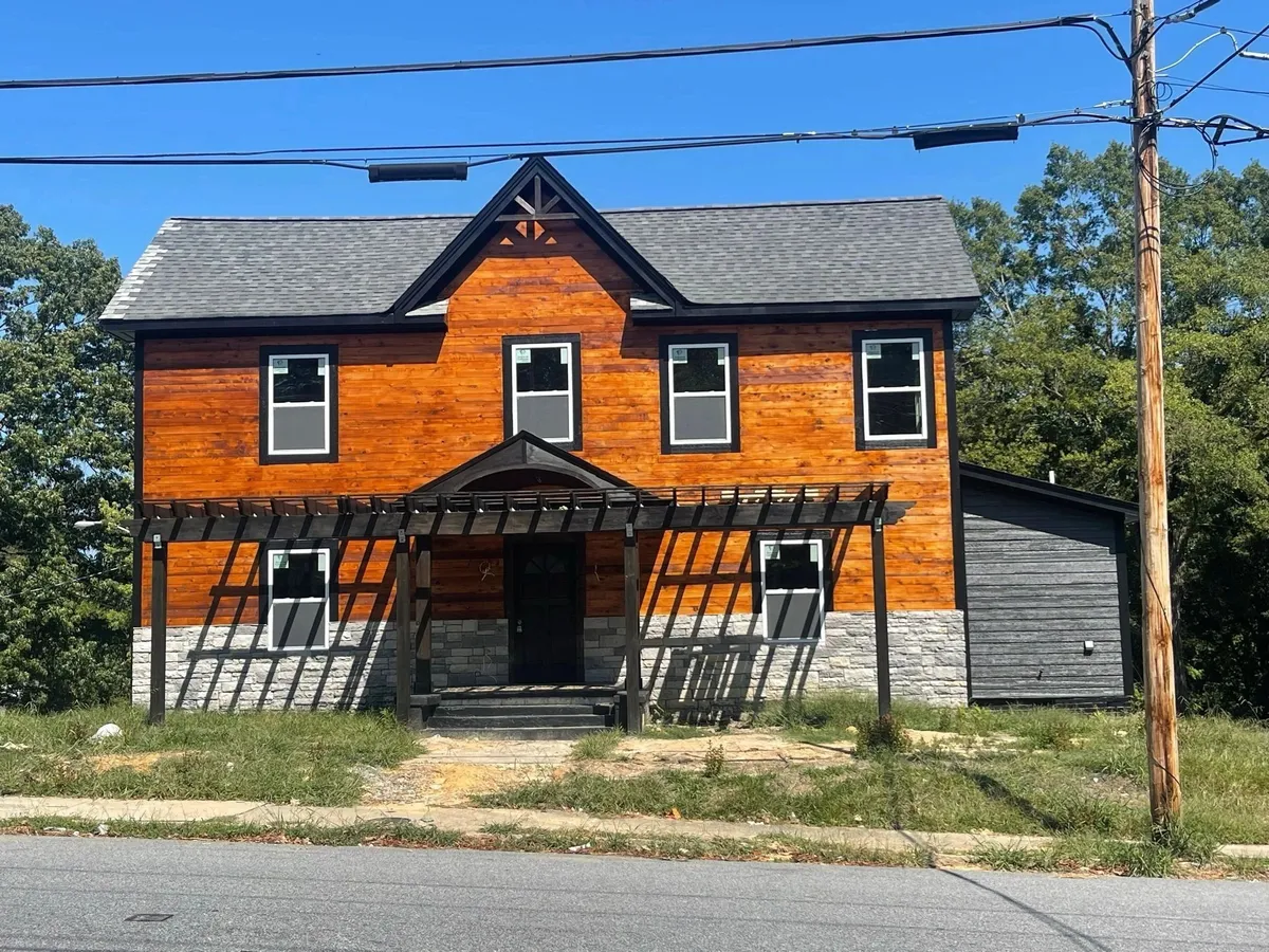Julian Street, photo 2 of 4